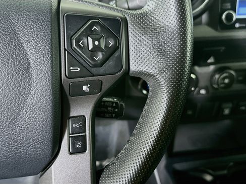 Used 2020 Toyota Tacoma TRD Sport AWD/4WD image 17