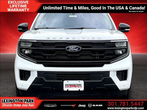Used 2025 Ford Expedition Active AWD/4WD image 2