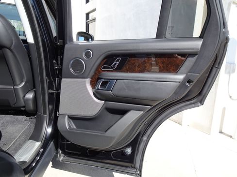 Used 2020 Land Rover Range Rover HSE image 17