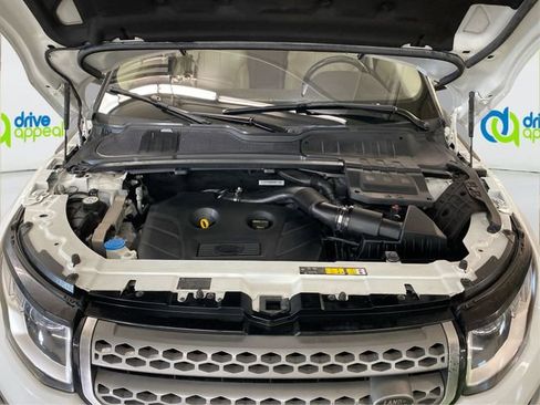 Used 2017 Land Rover Range Rover Evoque SE image 11