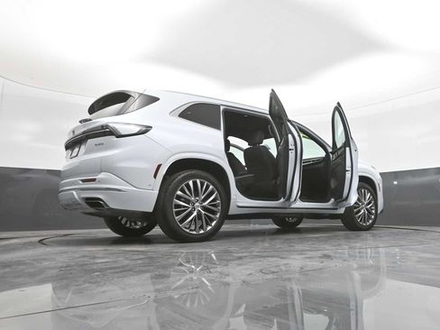 Used 2026 Buick Enclave Avenir w/ Super Cruise Package AWD/4WD image 56
