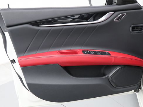 Certified 2023 Maserati Ghibli Modena RWD image 15
