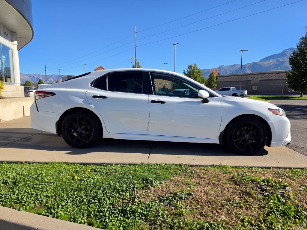 Used 2019 Toyota Camry SE FWD image 4