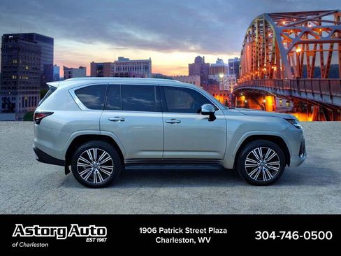 Used 2024 Lexus LX 600 4WD w/ Luxury Package image 2