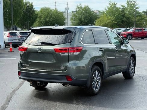 Used 2019 Toyota Highlander XLE w/ Carpet Mat Package (TMS) AWD/4WD image 8