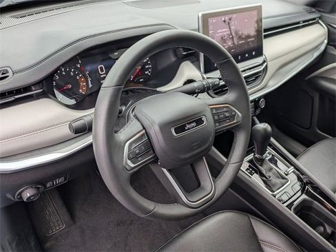 Used 2024 Jeep Compass Limited image 14
