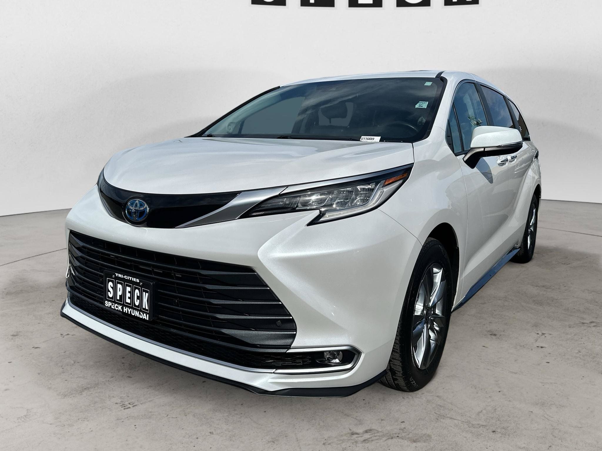 Used 2024 Toyota Sienna Limited AWD/4WD image 8