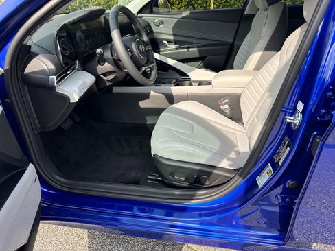 New 2026 Hyundai Elantra Limited image 9