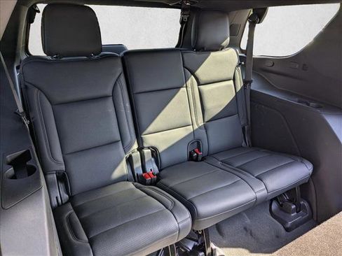 Used 2025 Chevrolet Tahoe LS RWD image 21