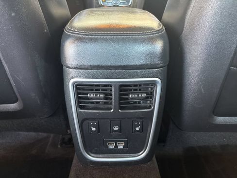 Used 2017 Chrysler 300 C RWD image 20