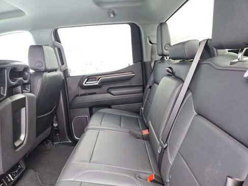 Used 2025 GMC Sierra 1500 SLT image 37