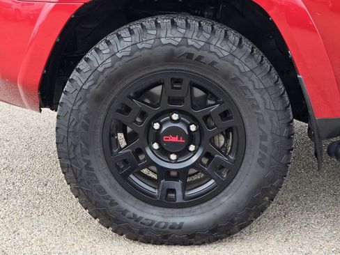 Used 2022 Toyota 4Runner SR5 Premium w/ Moonroof Package image 10