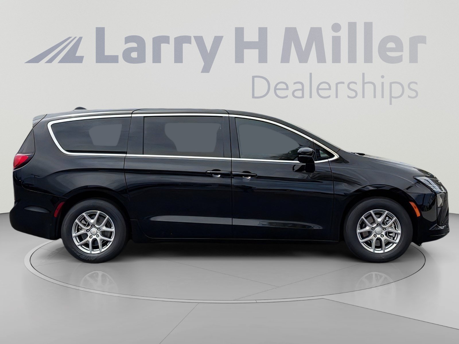 New 2027 Chrysler Pacifica Select FWD image 7