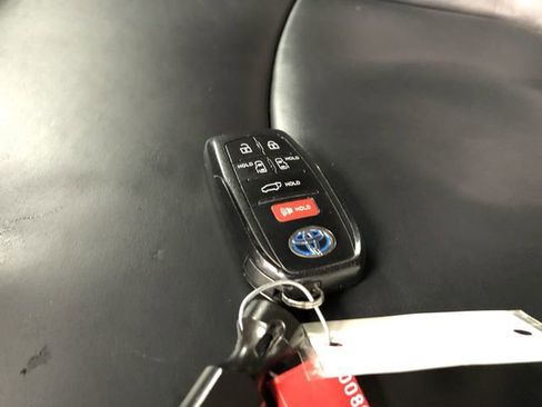 Used 2021 Toyota Sienna XLE FWD image 29