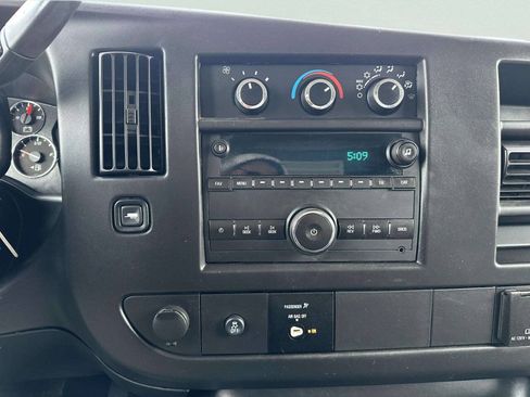 Used 2016 Chevrolet Express 2500 RWD image 16