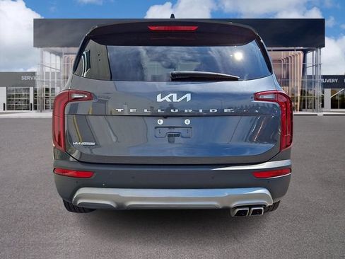 Used 2022 Kia Telluride S FWD image 5
