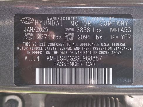 Used 2025 Hyundai Elantra SEL FWD image 36