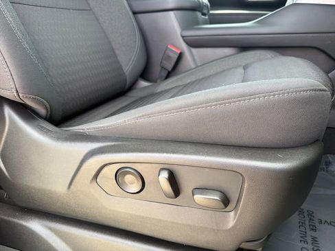 Used 2023 GMC Yukon SLE AWD/4WD image 30