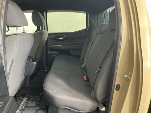Used 2018 Toyota Tacoma TRD Off-Road image 24