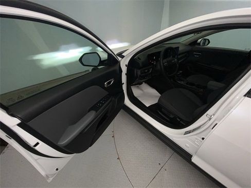 Used 2025 Kia K4 LX image 11