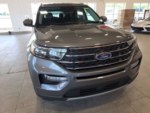 Used 2024 Ford Explorer XLT w/ Equipment Group 202A AWD/4WD image 4