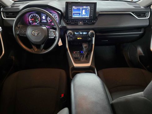 Used 2021 Toyota RAV4 LE AWD/4WD image 18