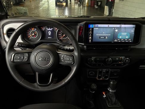 Used 2025 Jeep Wrangler Unlimited Sport AWD/4WD image 13