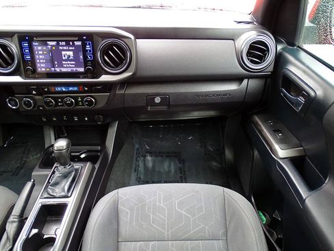 Used 2016 Toyota Tacoma TRD Off-Road w/ Premium & Technology Package AWD/4WD image 30