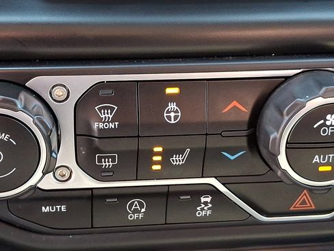Used 2021 Jeep Gladiator Mojave AWD/4WD image 25