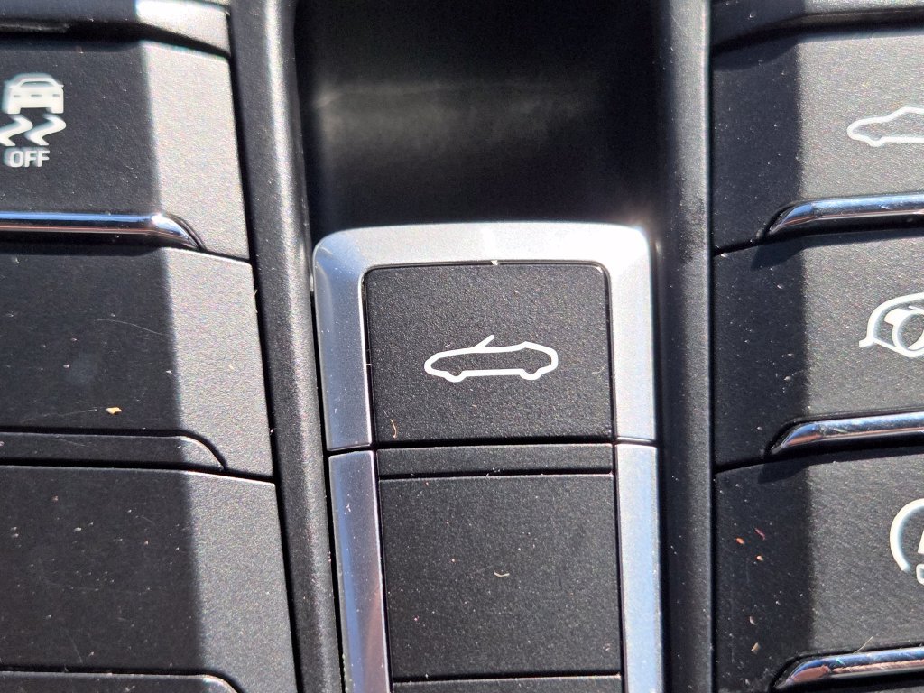 Used 2019 Porsche 718 Boxster RWD image 14