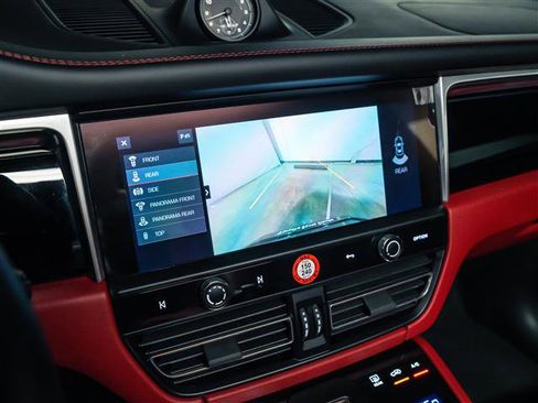 Certified 2025 Porsche Macan image 25