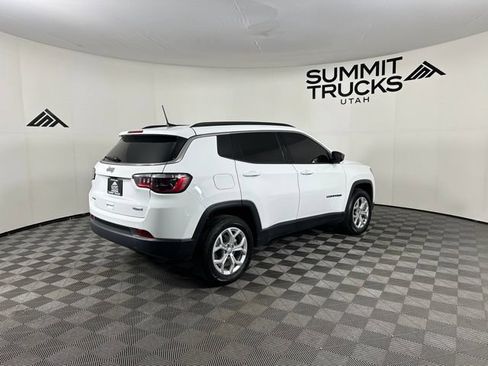 Used 2024 Jeep Compass Latitude AWD/4WD image 5