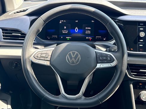 Certified 2023 Volkswagen Taos SE AWD/4WD image 15
