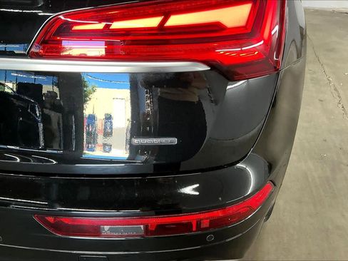 Used 2022 Audi Q5 e Premium w/ Convenience Package image 11