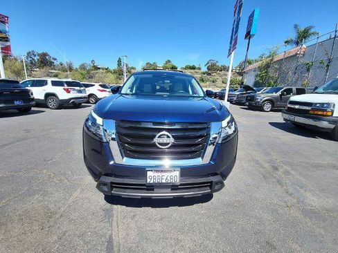 Used 2022 Nissan Pathfinder SV image 3