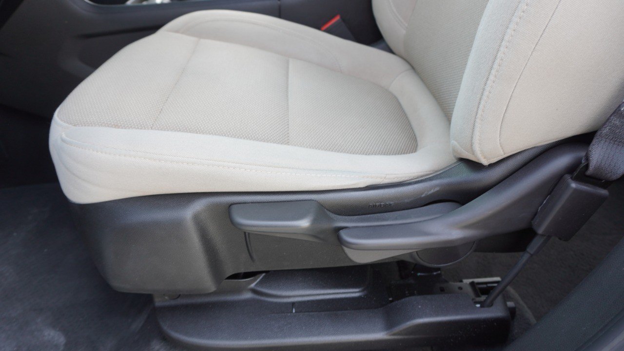 Used 2022 Chevrolet Traverse LS FWD image 19