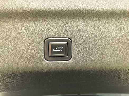 Used 2021 Chevrolet Suburban LT w/ LT Signature Plus Package image 10