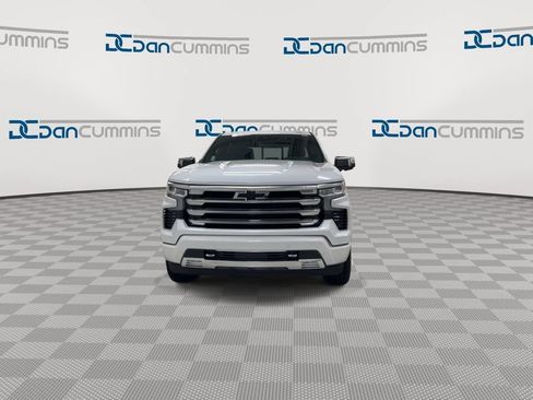 Used 2024 Chevrolet Silverado 1500 High Country w/ High Country Premium Package AWD/4WD image 3