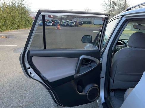 Used 2006 Toyota RAV4 4WD image 29