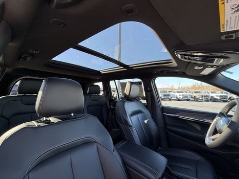 Used 2024 Jeep Grand Cherokee Limited w/ Black Appearance Package image 31