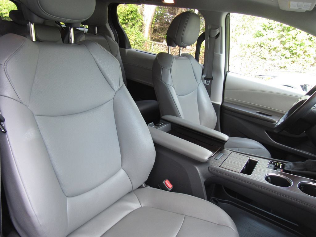 Certified 2024 Toyota Sienna XLE FWD image 20