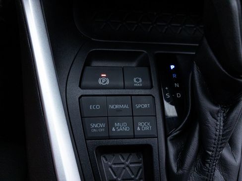Used 2022 Toyota RAV4 LE AWD/4WD image 23
