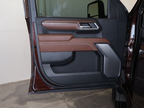 Used 2024 GMC Sierra 3500 Denali Ultimate AWD/4WD image 37