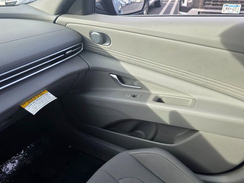 Certified 2025 Hyundai Elantra Sport image 21