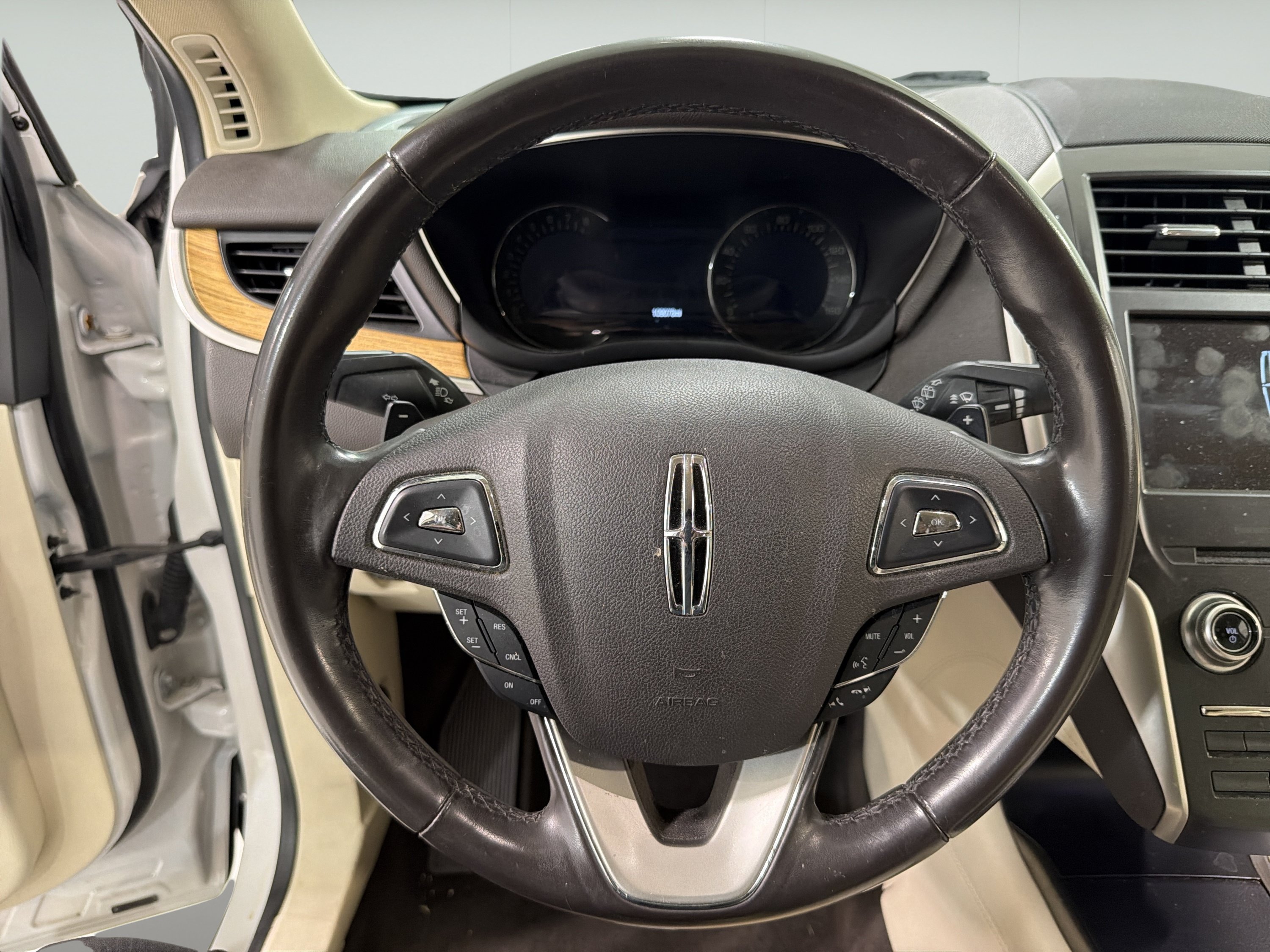 Used 2015 Lincoln MKC FWD w/ Equipment Group 101A Select image 14