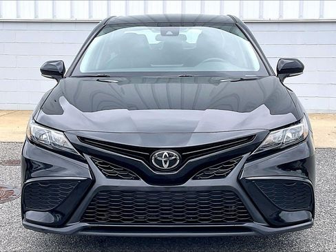 Used 2024 Toyota Camry SE FWD image 3