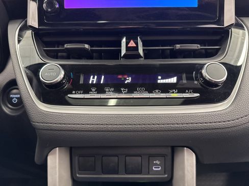 Certified 2024 Toyota Corolla Cross SE image 27