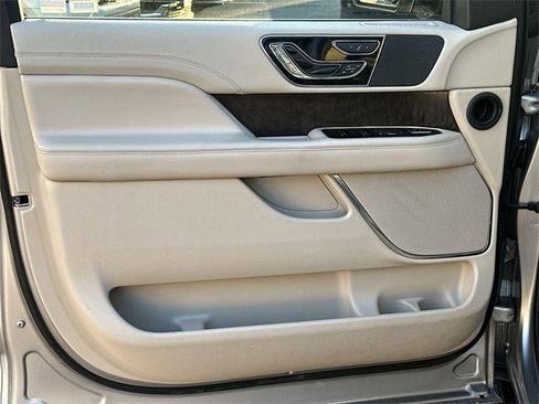 Used 2021 Lincoln Navigator L Reserve image 22