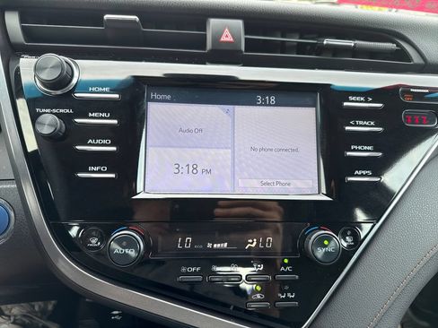 Used 2018 Toyota Camry LE FWD image 30