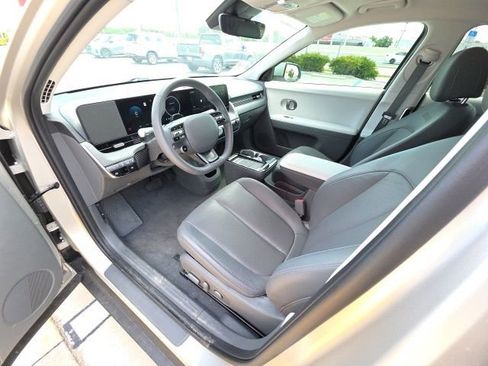 Used 2025 Hyundai Ioniq 5 SEL RWD image 11